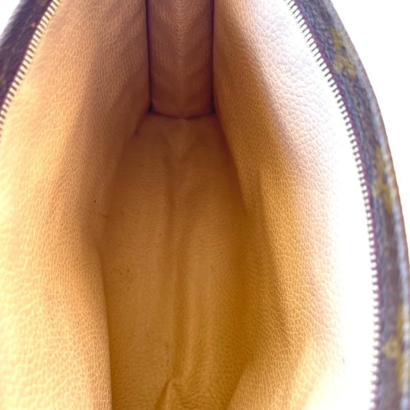 Louis Vuitton Monogram Toiletry Pouch 26 - Picture 10 of 11